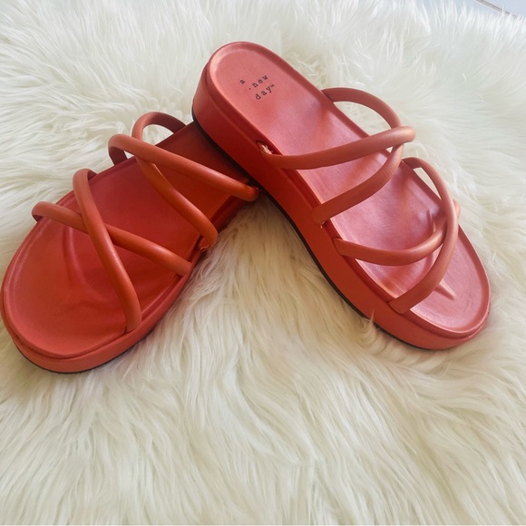 AND NWOT Pink Coral Dory Platform Sandals - Picture 11 of 11